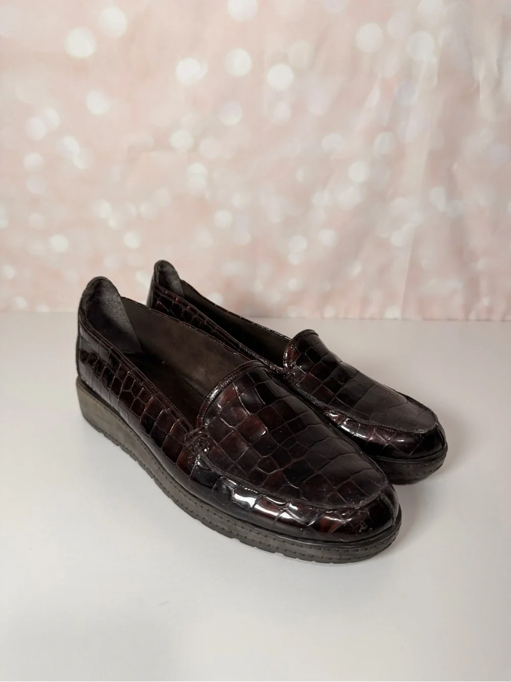 STUART WEITZMAN Maroon Leather Croc Loafer